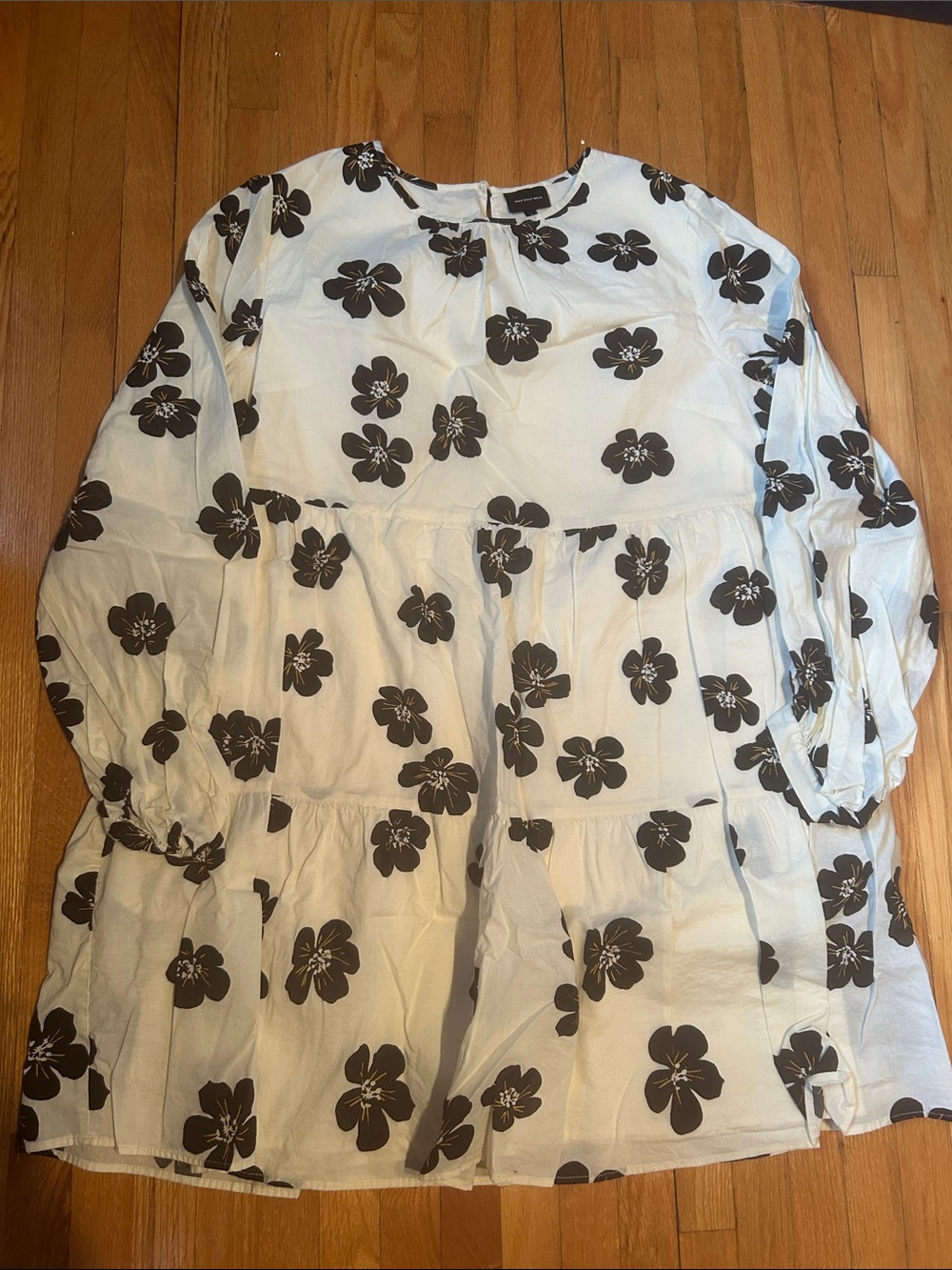 Who What Wear White Tiered Dress with Black Floral Print size large.